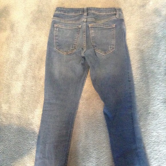 Medium Wash Gap Skinny Jeans - Picture 4 of 4